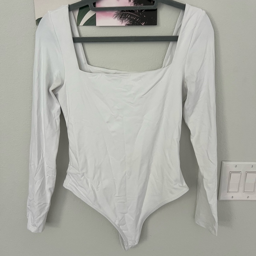 Aritzia White BodySuit L Longsleeve